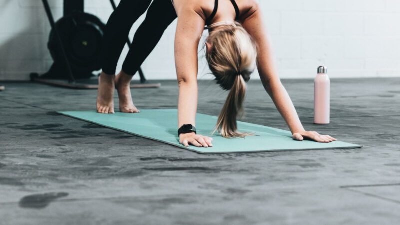 Yoga e Karma: Como Asanas e Pranayamas Podem Ajudar a Resolver o Karma